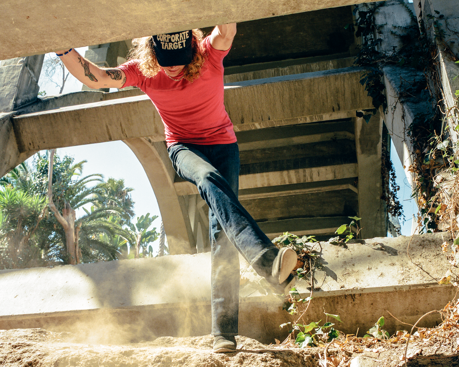 Mills kicking dirt